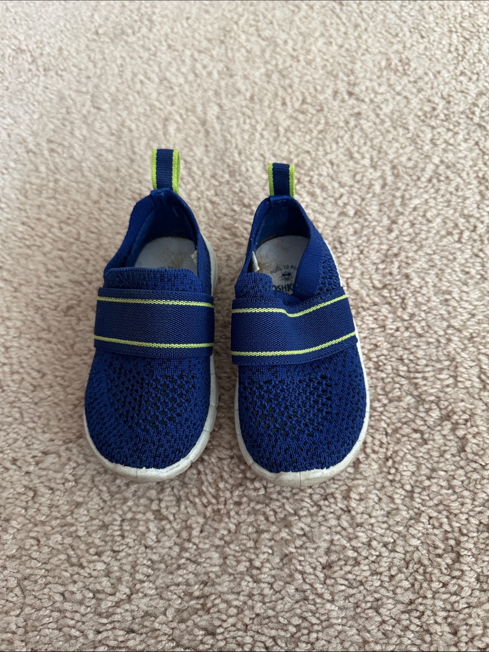 OshKosh Slip-On Pool to Play Shoes Size 5